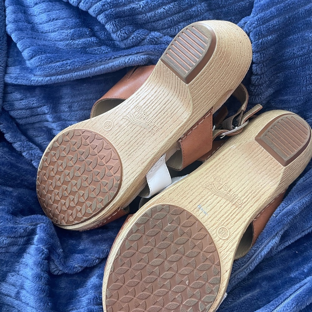 Dansko Women's Tan and Cream Sandals - Picture 3 of 6